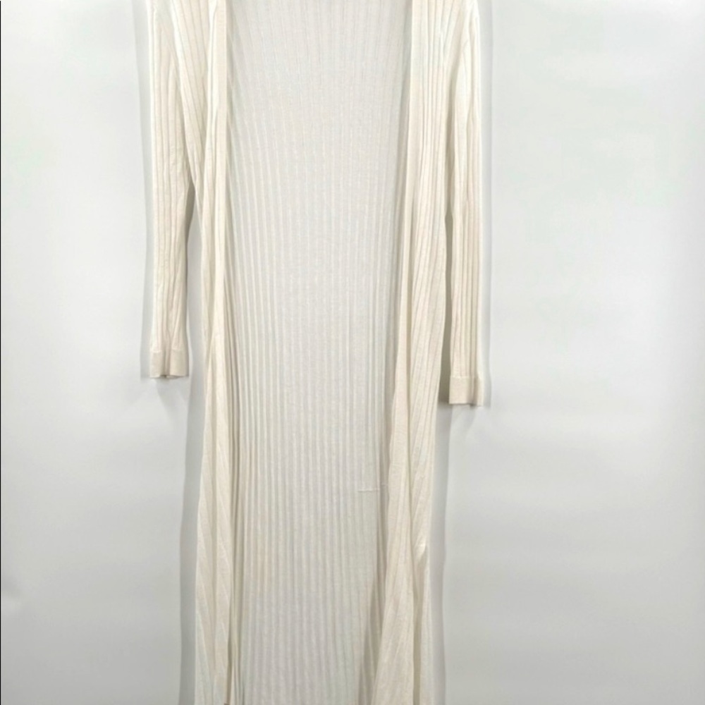 Chelsea & Theodore woman sweater